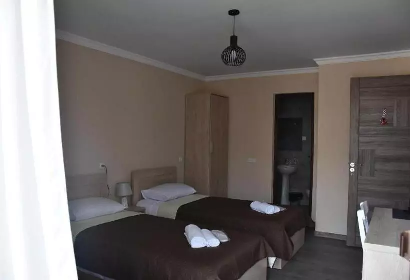 مسافرخانه Nikala's House