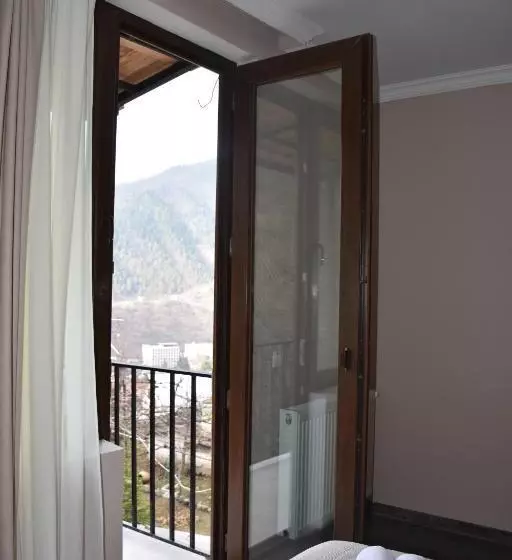 مسافرخانه Nikala's House