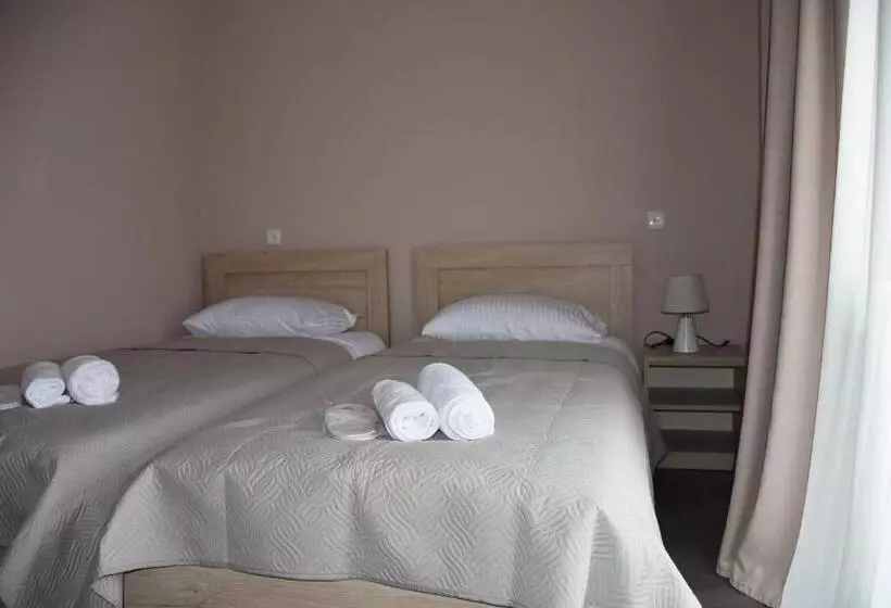 مسافرخانه Nikala's House