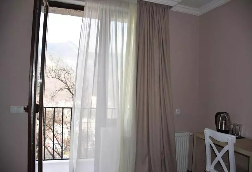 مسافرخانه Nikala's House