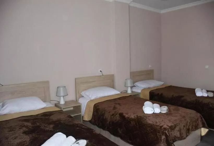 مسافرخانه Nikala's House