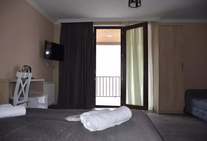 مسافرخانه Nikala's House