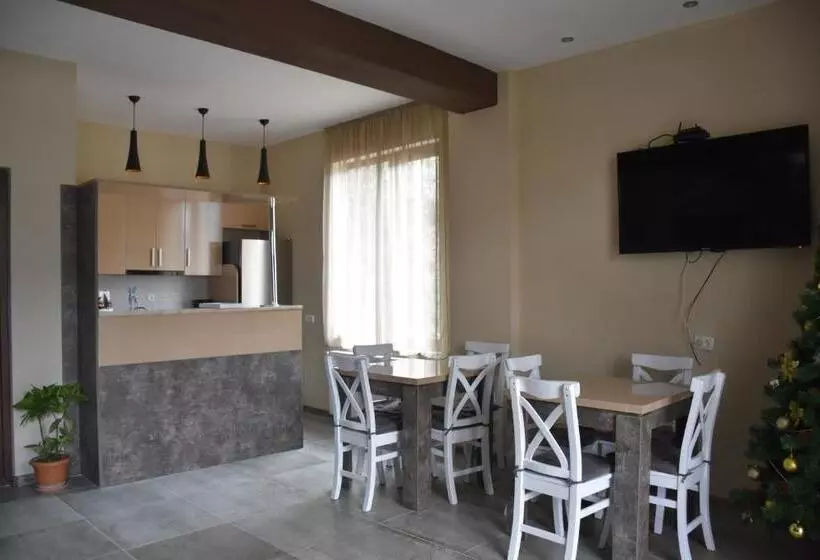 مسافرخانه Nikala's House