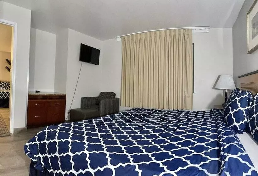 בית מלון כפרי Americas Inn And Suite