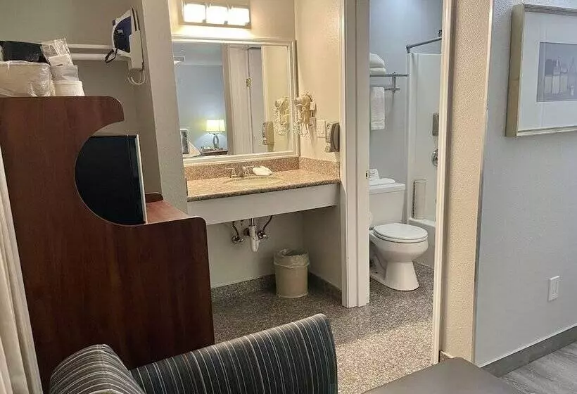 בית מלון כפרי Americas Inn And Suite