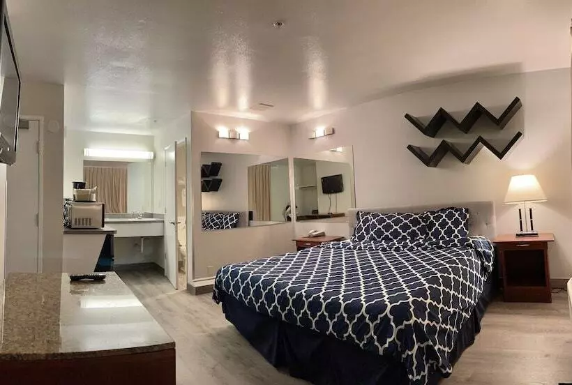 בית מלון כפרי Americas Inn And Suite