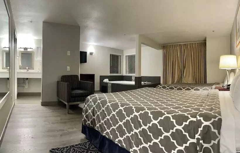 בית מלון כפרי Americas Inn And Suite