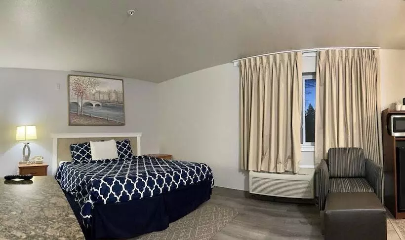 בית מלון כפרי Americas Inn And Suite