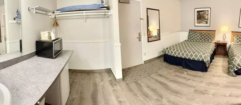 בית מלון כפרי Americas Inn And Suite