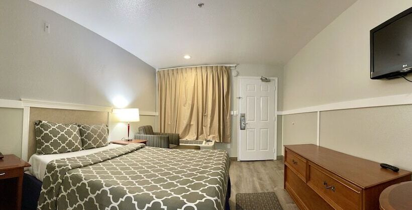 Otel Americas Inn And Suite