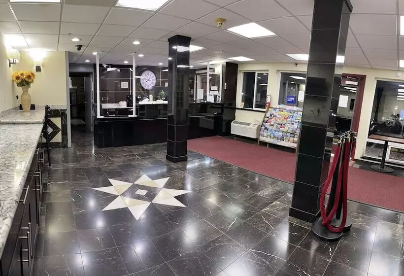 בית מלון כפרי Americas Inn And Suite