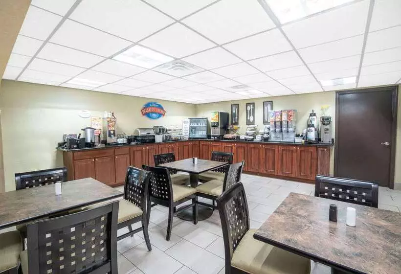 Отель Baymont By Wyndham Knoxville I75