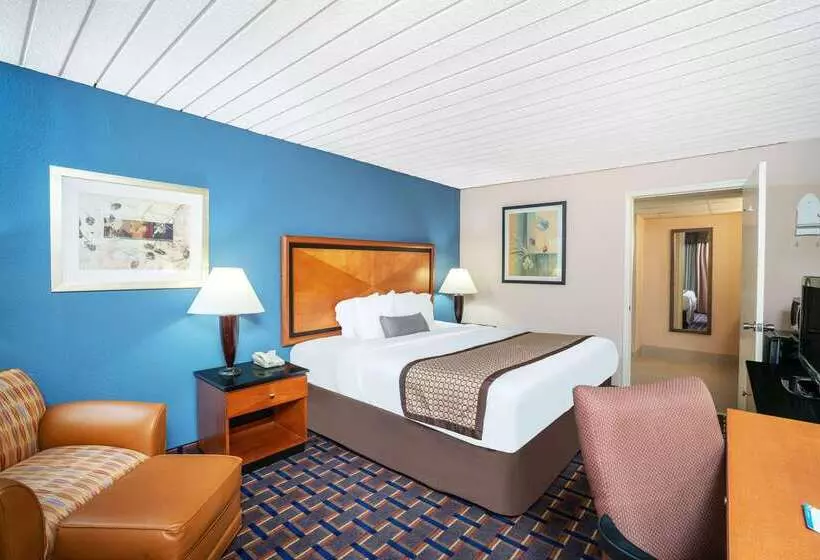 Отель Baymont By Wyndham Knoxville I75