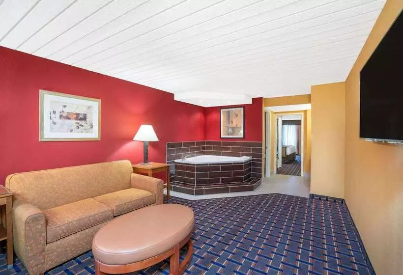 Отель Baymont By Wyndham Knoxville I75