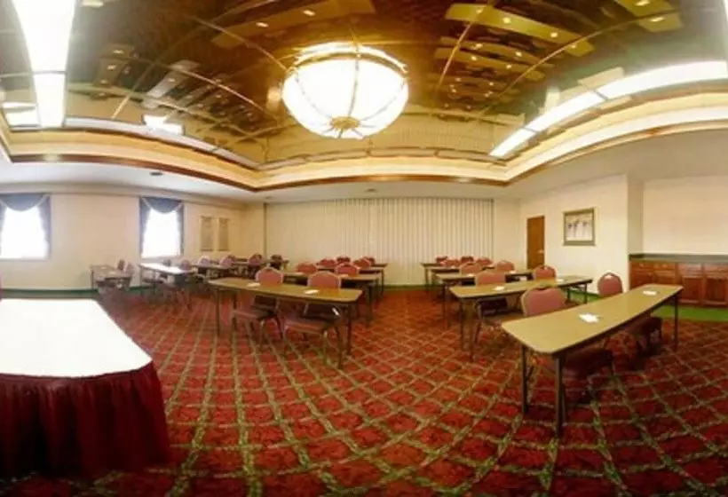 Hotelli Days Inn & Suites By Wyndham Hickory