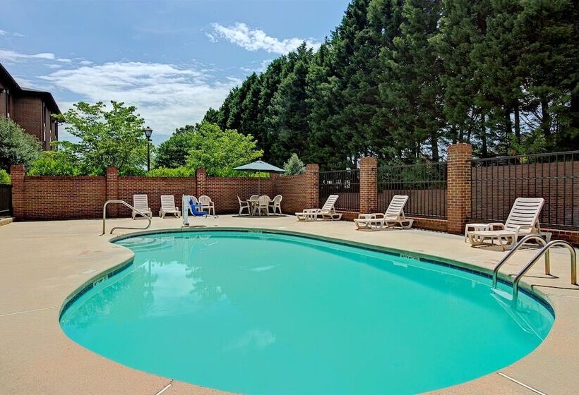 酒店 Days Inn & Suites By Wyndham Hickory