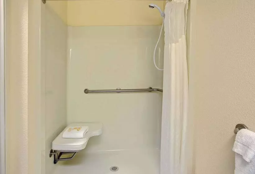 Hotelli Days Inn & Suites By Wyndham Hickory