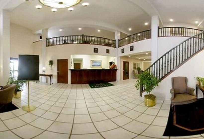 酒店 Days Inn & Suites By Wyndham Hickory