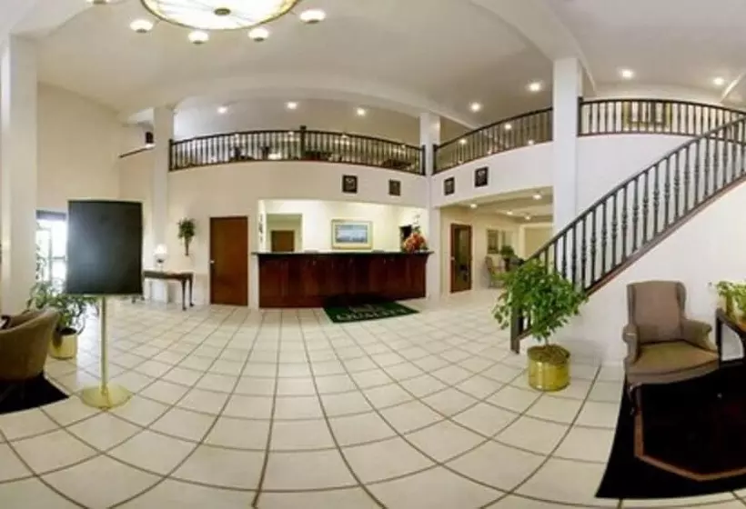 Hotelli Days Inn & Suites By Wyndham Hickory