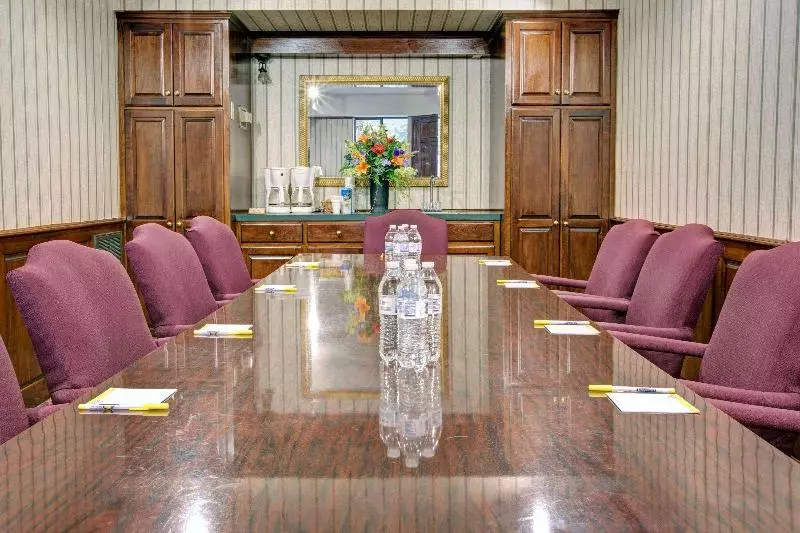 Hotelli Days Inn & Suites By Wyndham Hickory