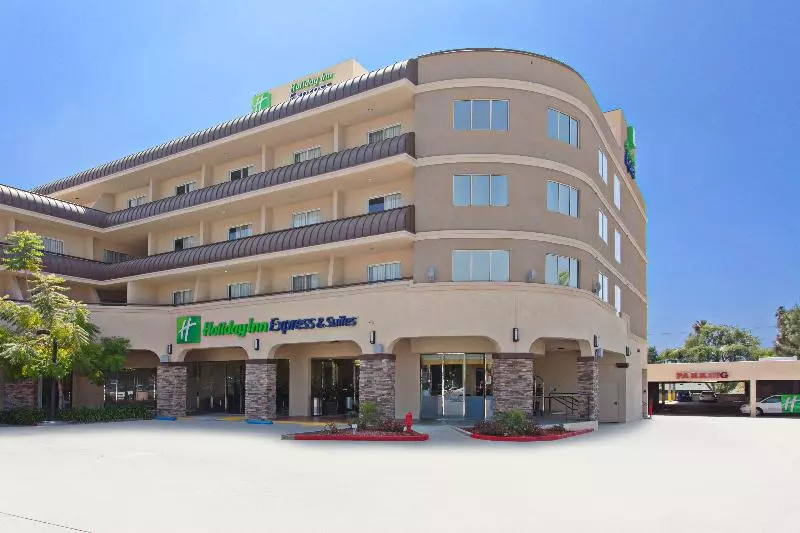 هتل Holiday Inn Express & Suites Pasadena Los Angeles, An Ihg