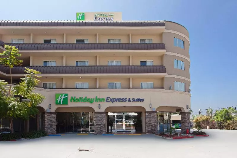 هتل Holiday Inn Express & Suites Pasadena Los Angeles, An Ihg