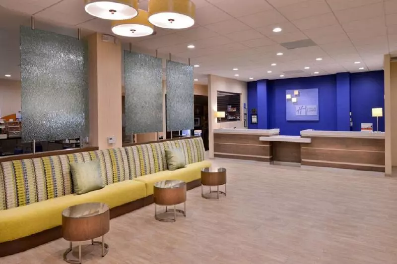 هتل Holiday Inn Express & Suites Pasadena Los Angeles, An Ihg