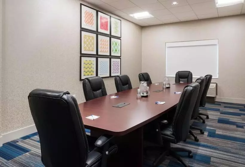 فندق Holiday Inn Express & Suites West Plains Southwest By Ihg