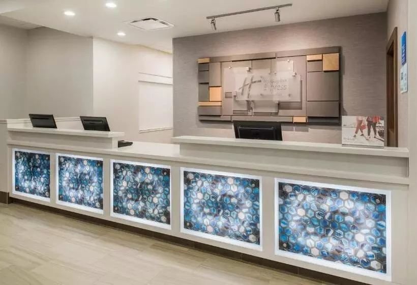 فندق Holiday Inn Express & Suites West Plains Southwest By Ihg