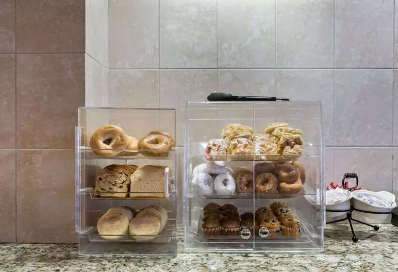 هتل Hampton Inn Manchester Downtown