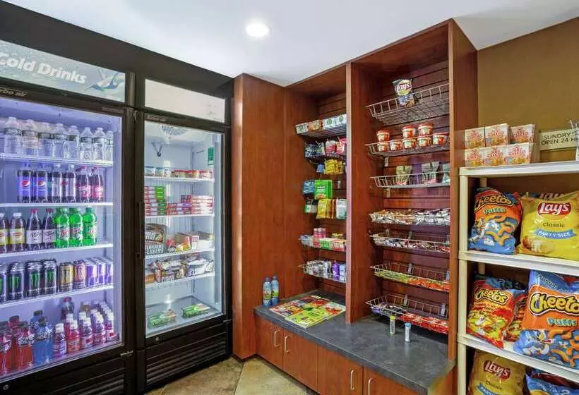 هتل Hampton Inn Manchester Downtown