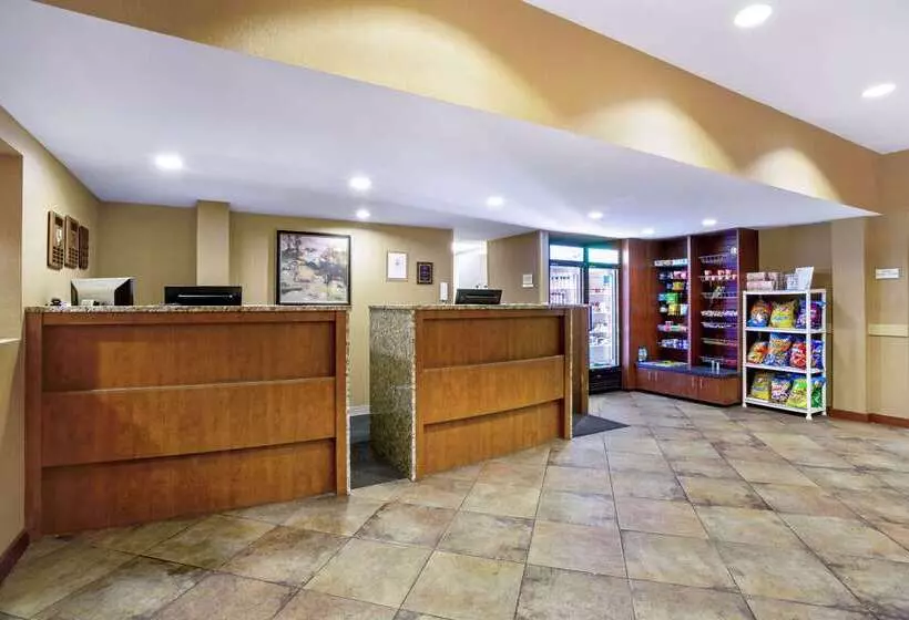 هتل Hampton Inn Manchester Downtown