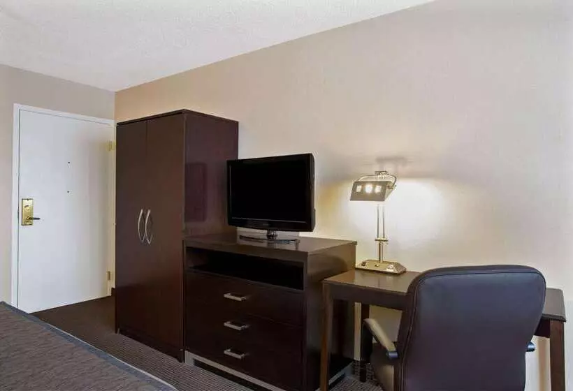 هتل Hampton Inn Manchester Downtown