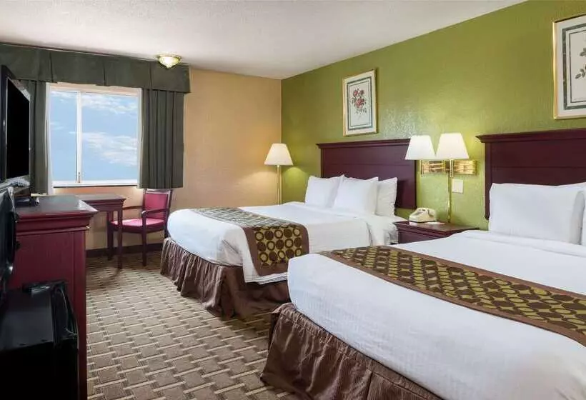 هتل Ramada By Wyndham Bowling Green