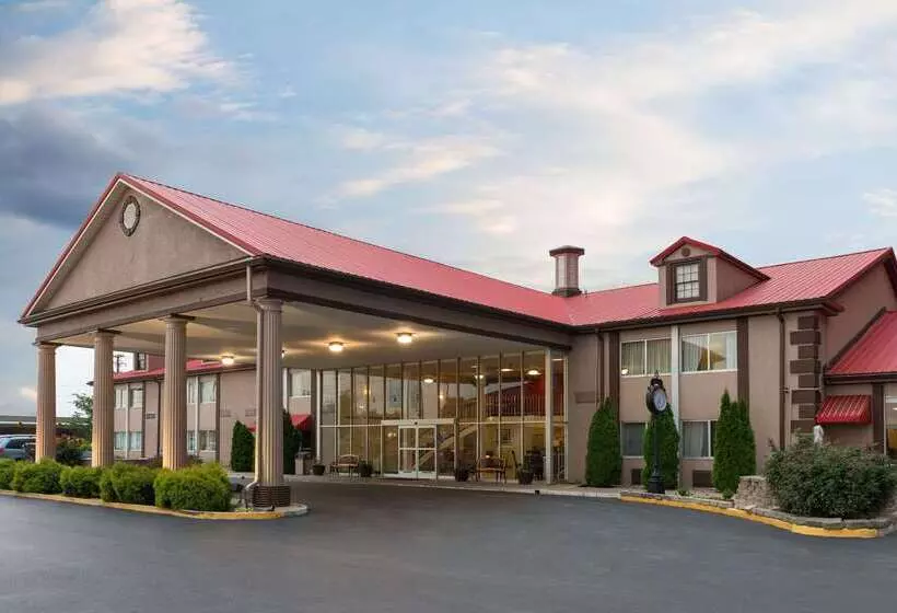 هتل Ramada By Wyndham Bowling Green