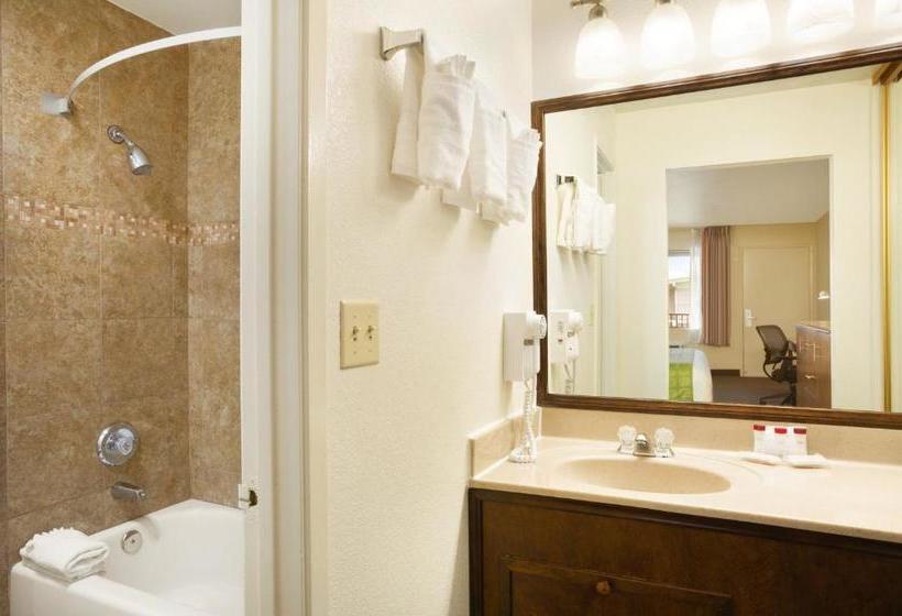 هتل Ramada By Wyndham San Diego North & Conference Center