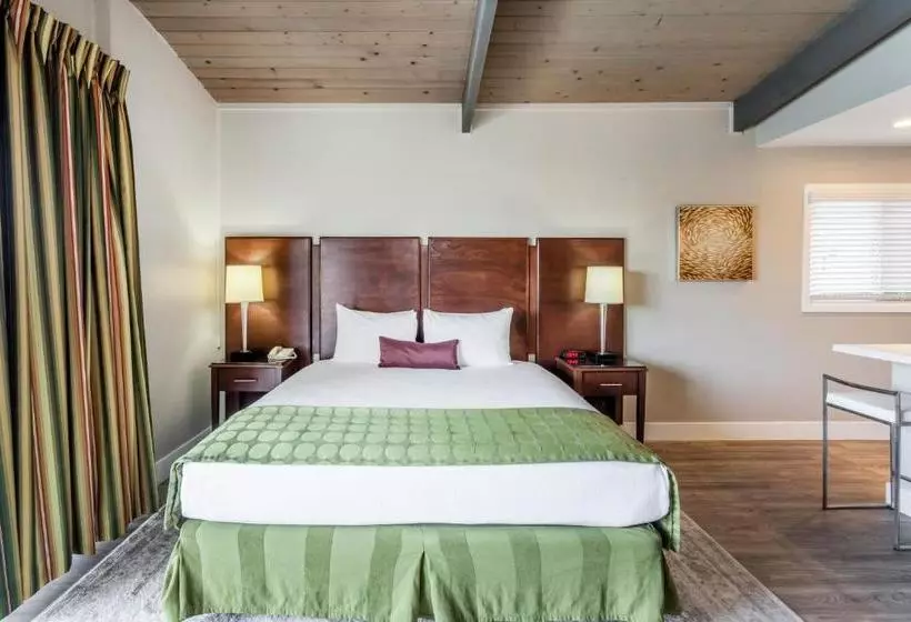 Отель Ramada By Wyndham San Diego North  & Conference Center