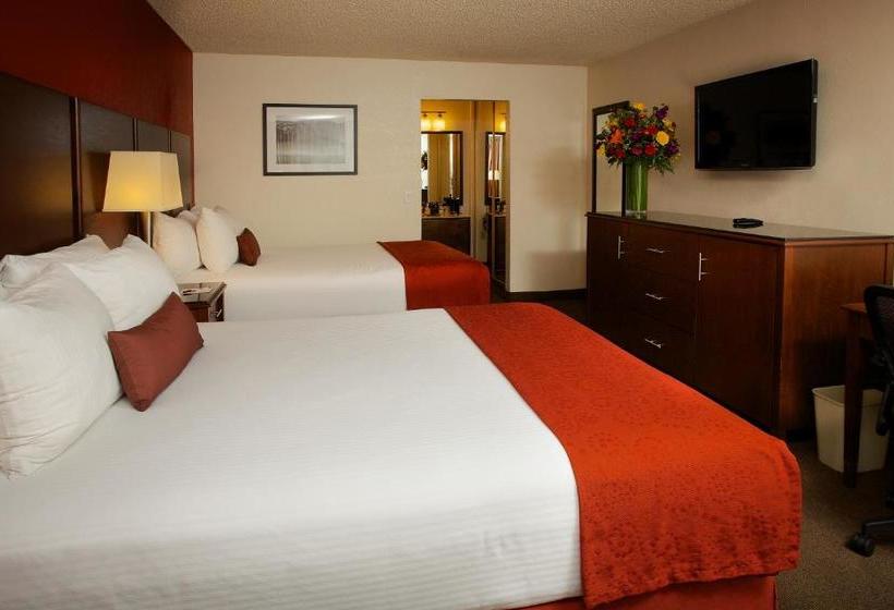 هتل Ramada By Wyndham San Diego North & Conference Center