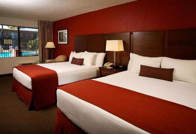 Отель Ramada By Wyndham San Diego North  & Conference Center