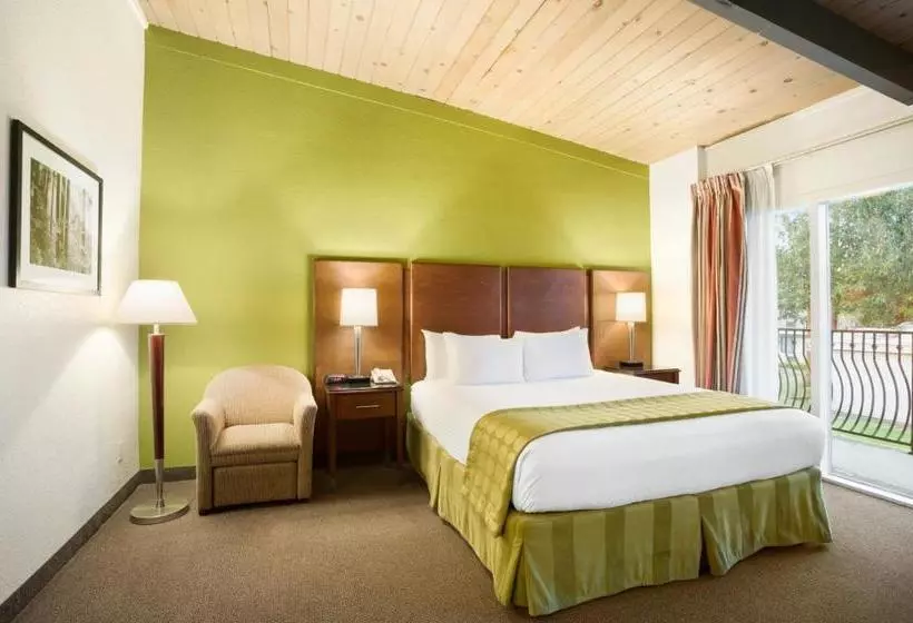 Отель Ramada By Wyndham San Diego North  & Conference Center