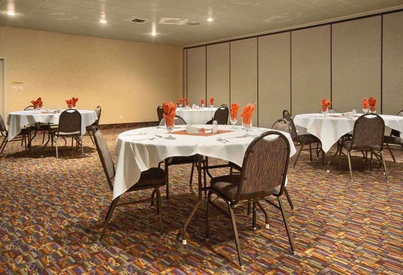 هتل Greenwood Inn Sterling