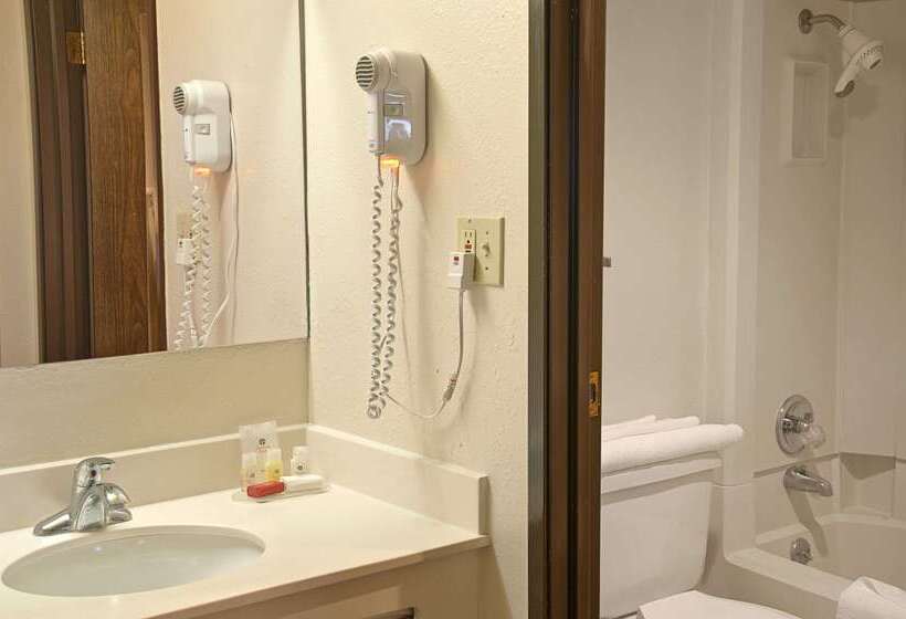 هتل Greenwood Inn Sterling