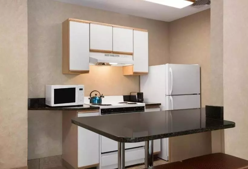 فندق Ramada By Wyndham Toms River