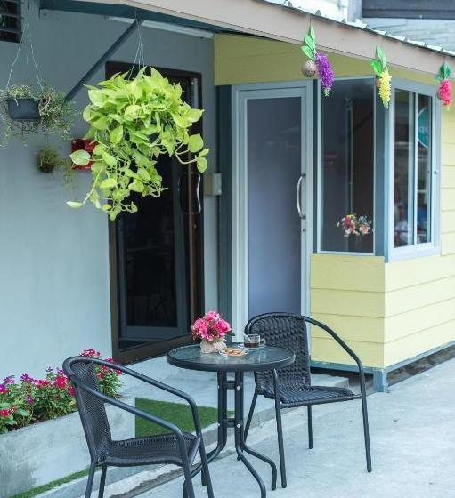 Hotel Full Stop. Hostel