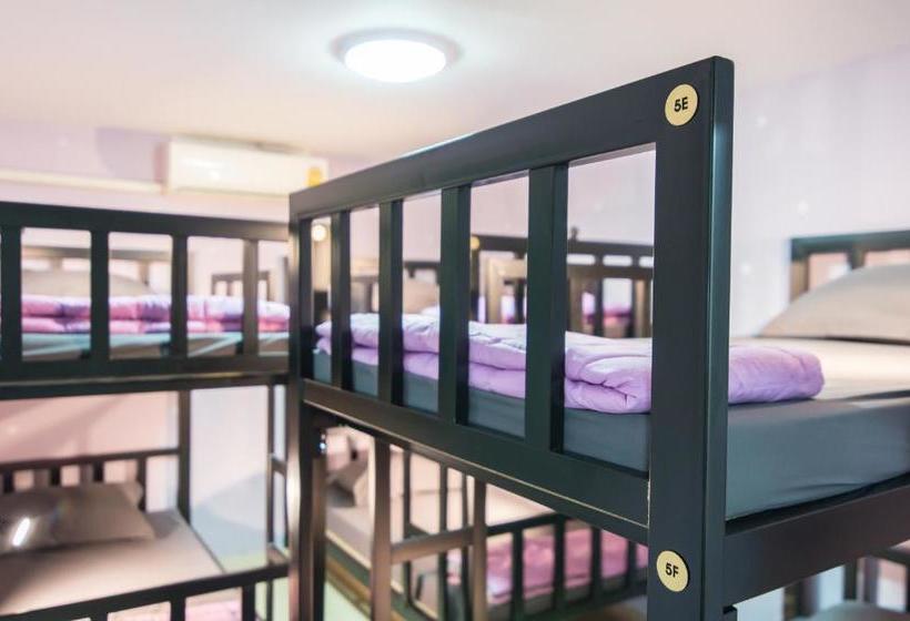 Hotel Full Stop. Hostel