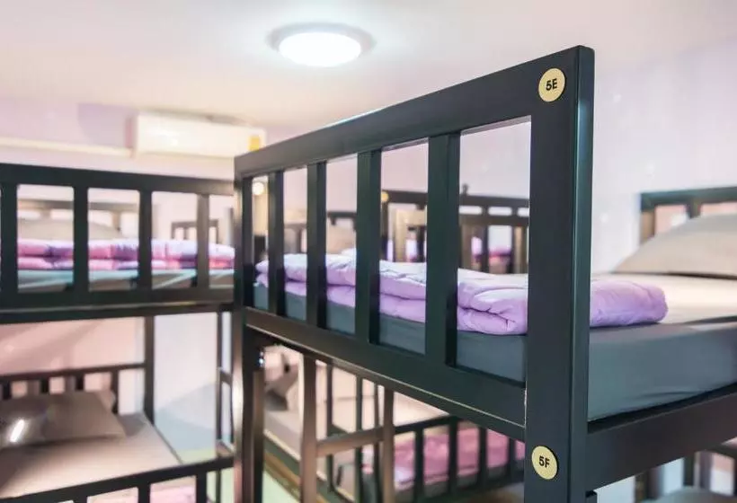 Hotelli Full Stop. Hostel