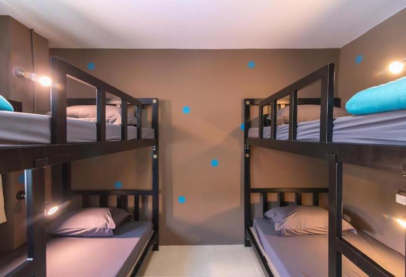 Hotel Full Stop. Hostel