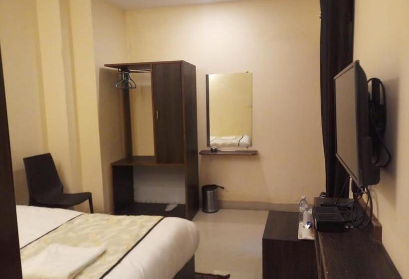 هتل The Narayani Continental