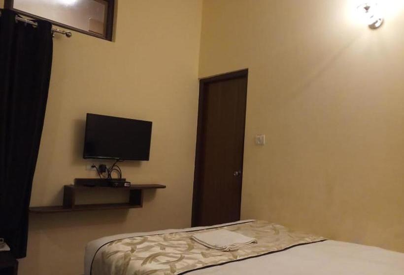 هتل The Narayani Continental