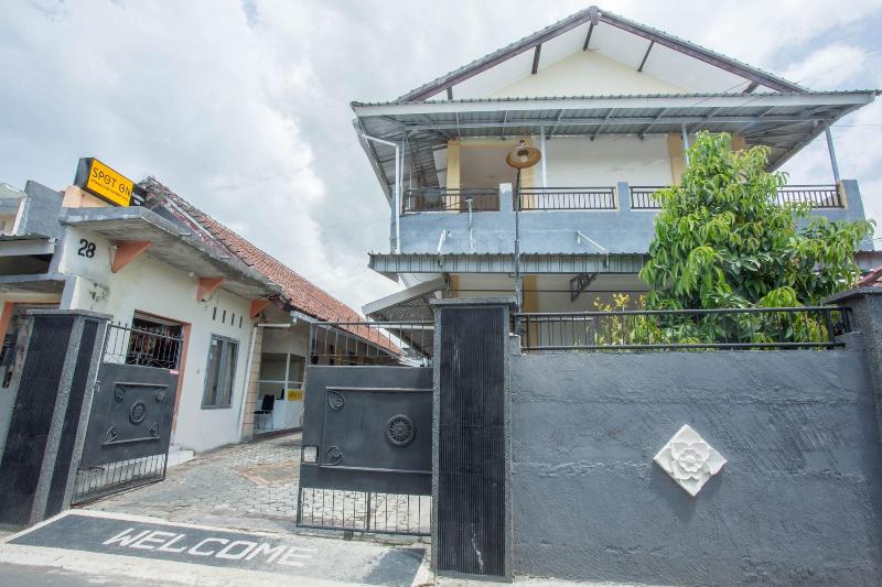 فندق صغير Spot On 1894 Khanida